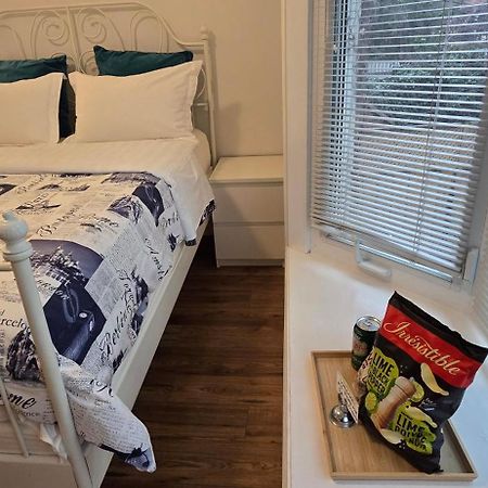 Margie Townhome Suites Toronto Room photo