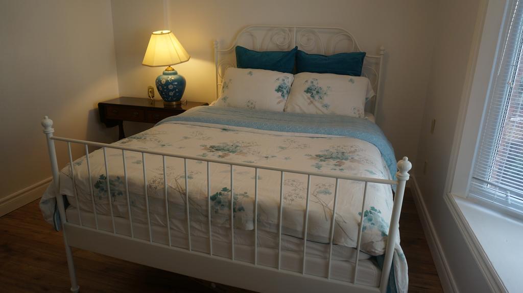 Margie Townhome Suites Toronto Room photo